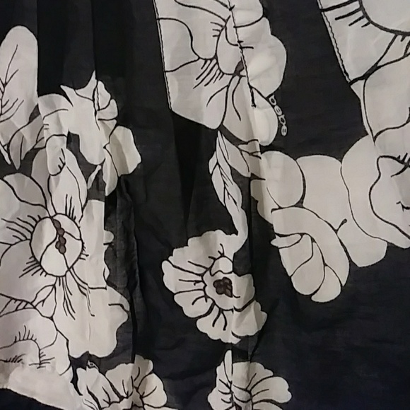 🍁🍃🍂Bebe silk mini skirt EUC - Picture 2 of 2